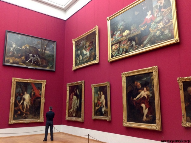 Bogate w barokowe obrazy wnętrza Starej Pinakoteki